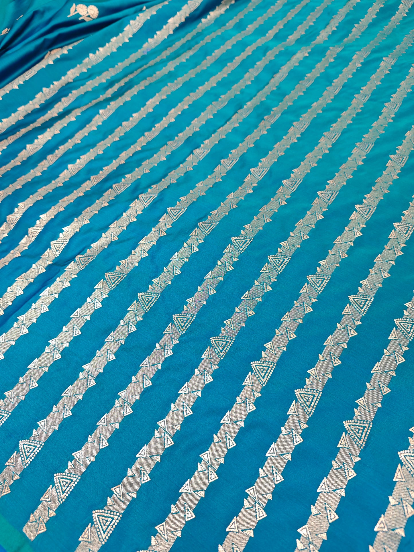 Designer pallu open border Mashru saree