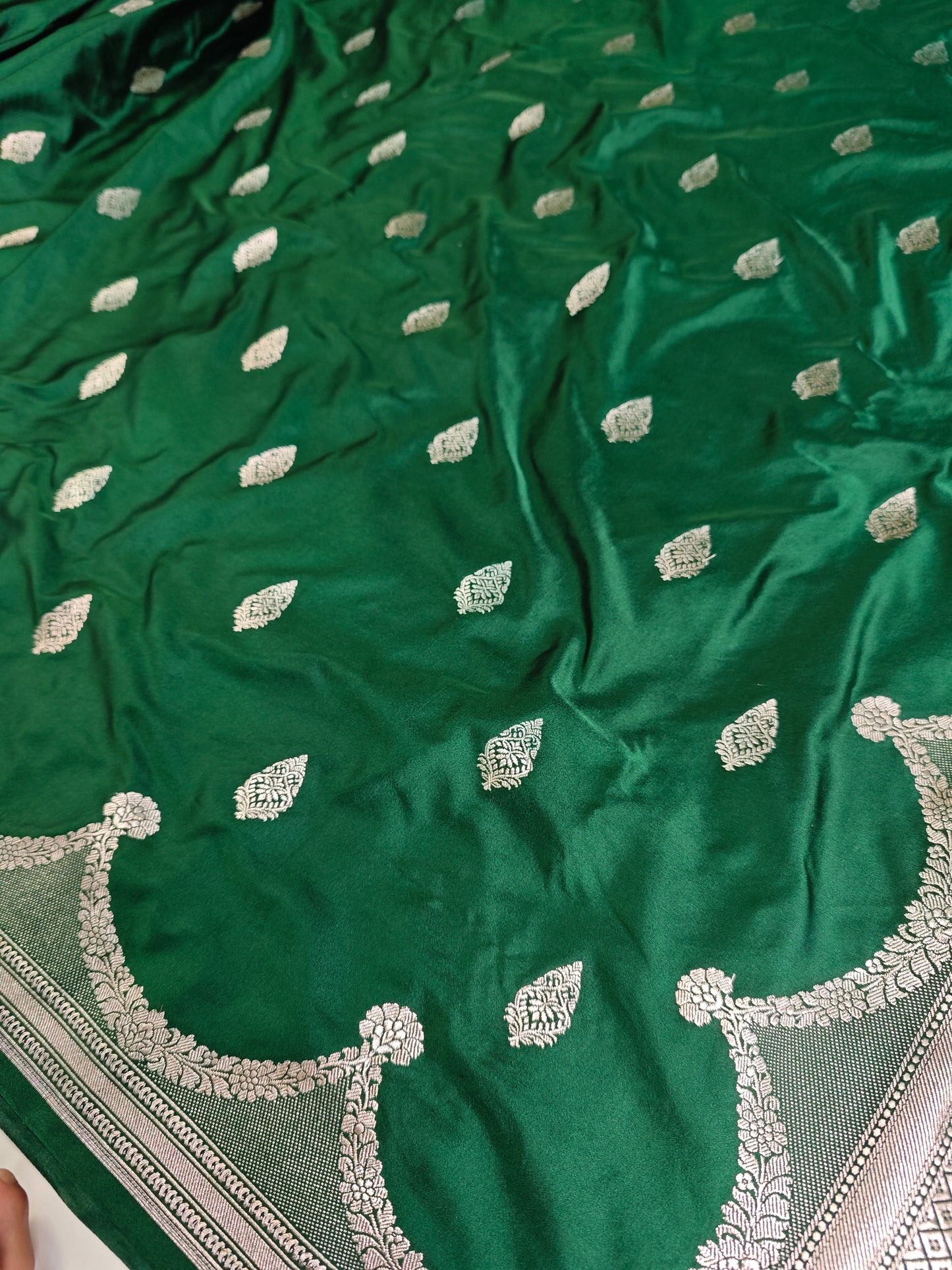 Scallop Border Bottle Green Mashru Katan MS-14