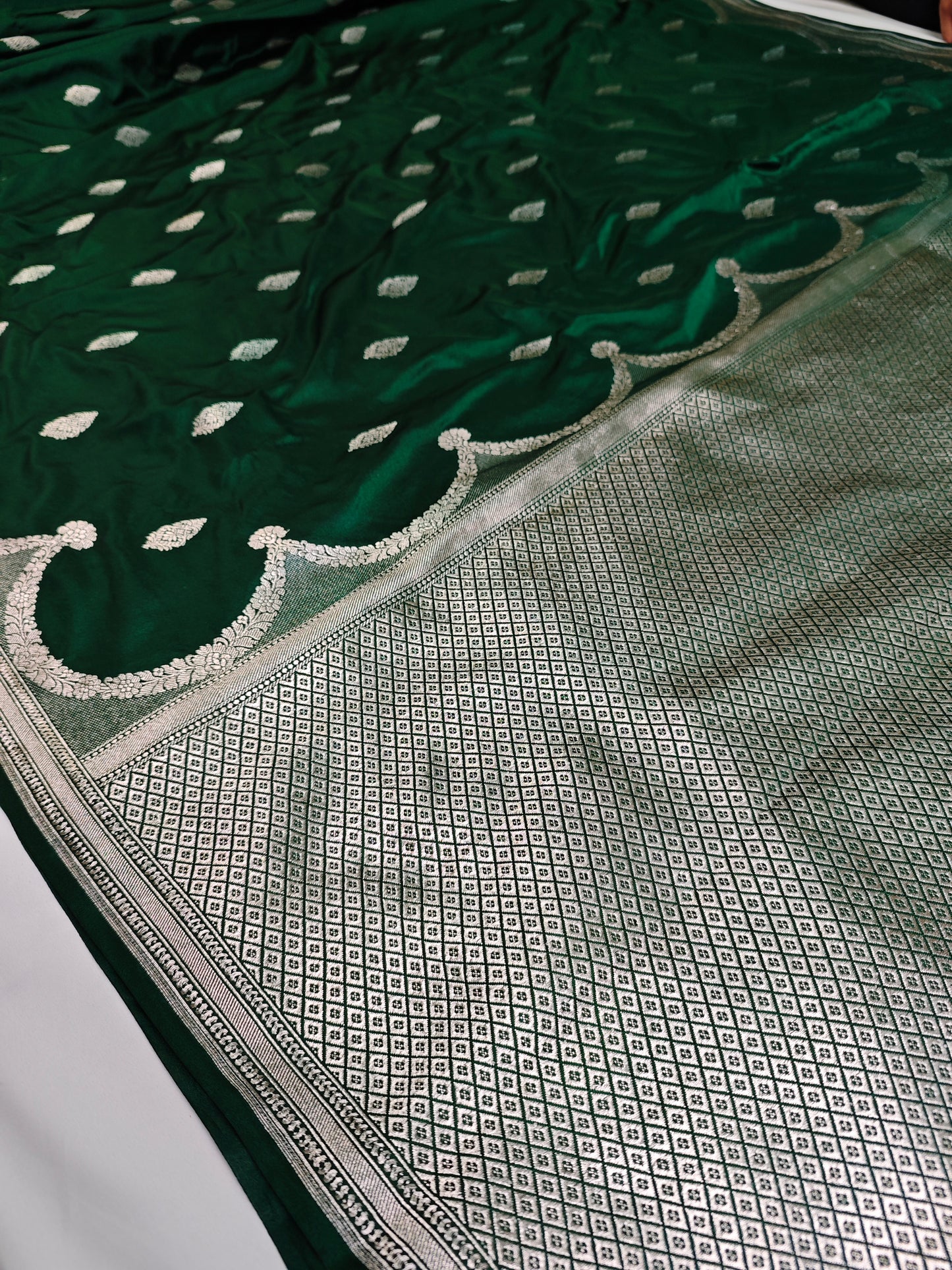 Scallop Border Bottle Green Mashru Katan MS-14