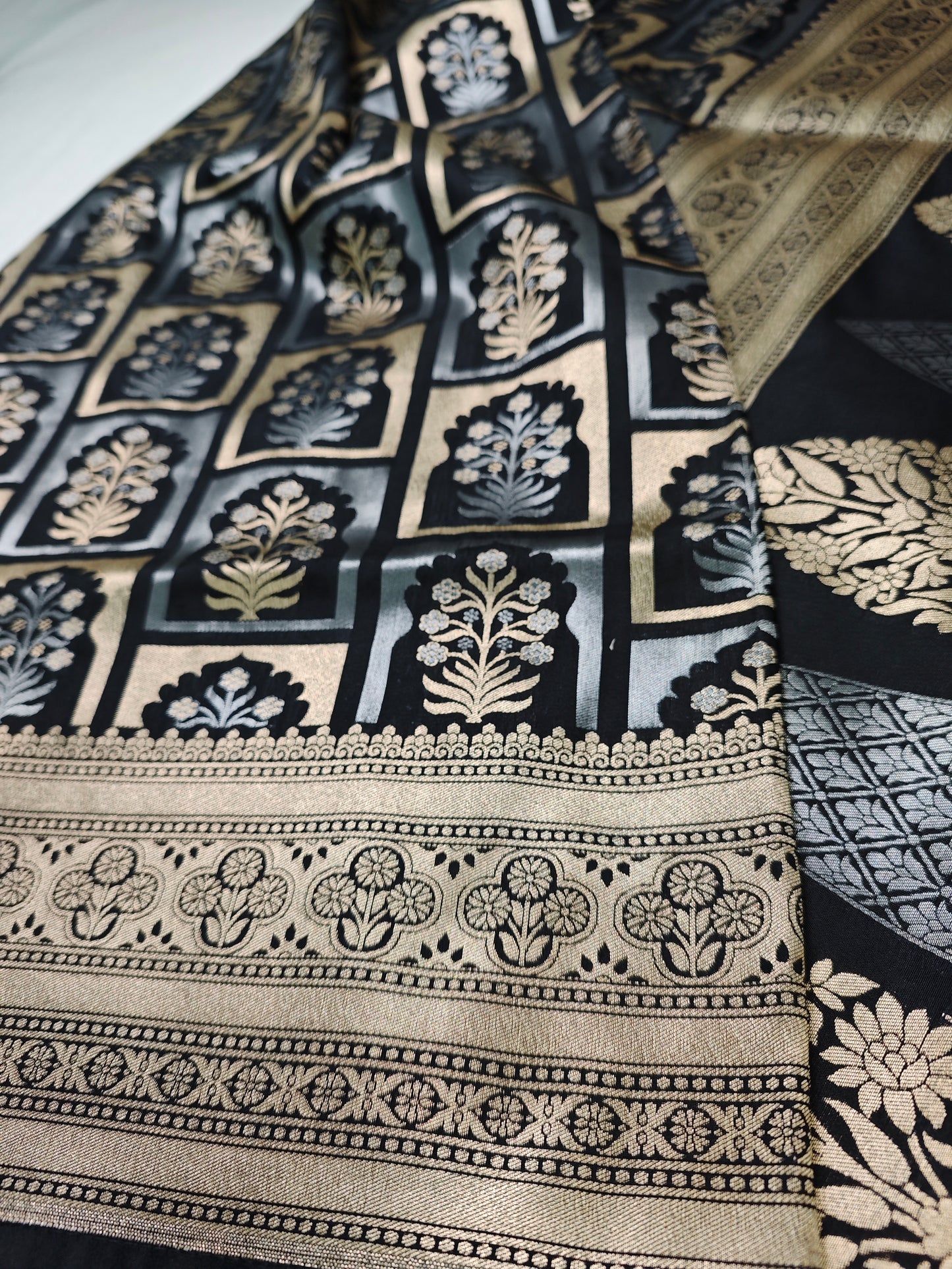 Black Sona Rupa Mughal Semi Katan SK-6