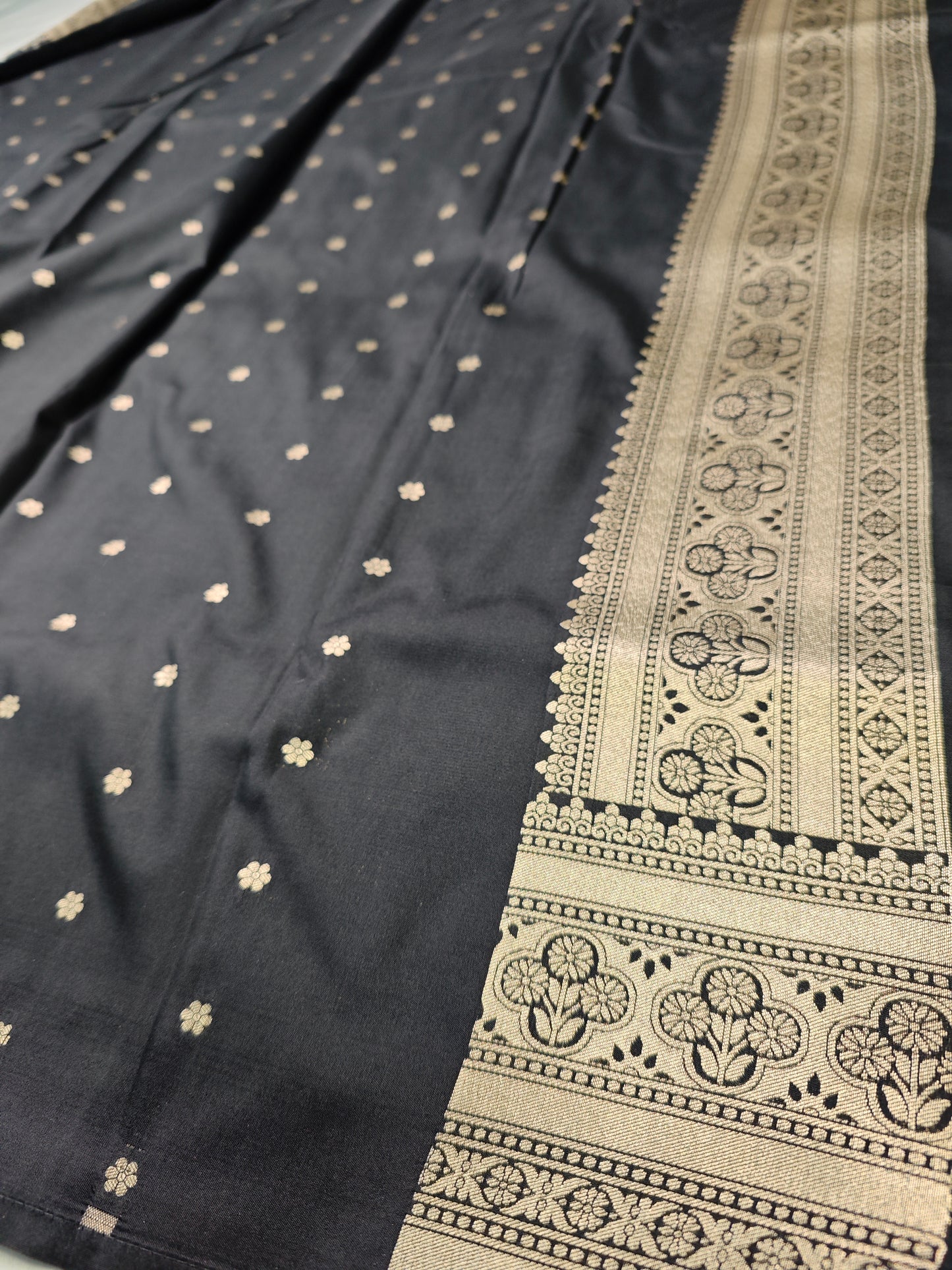 Black Sona Rupa Mughal Semi Katan SK-6