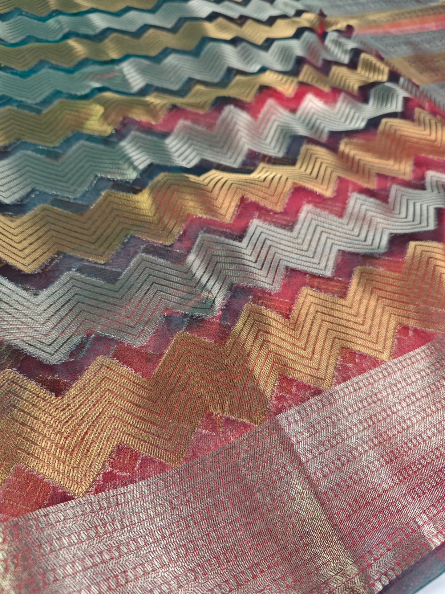 Dual tone pure tissue silk saree with zigzag pattern PT4