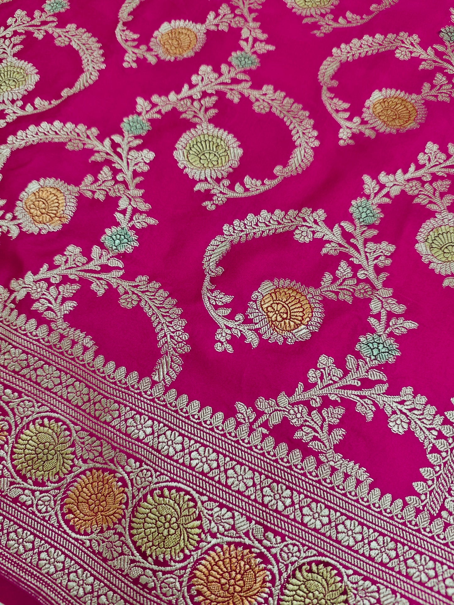 Rani Rangkaat Mashru Katan Jaal MS16