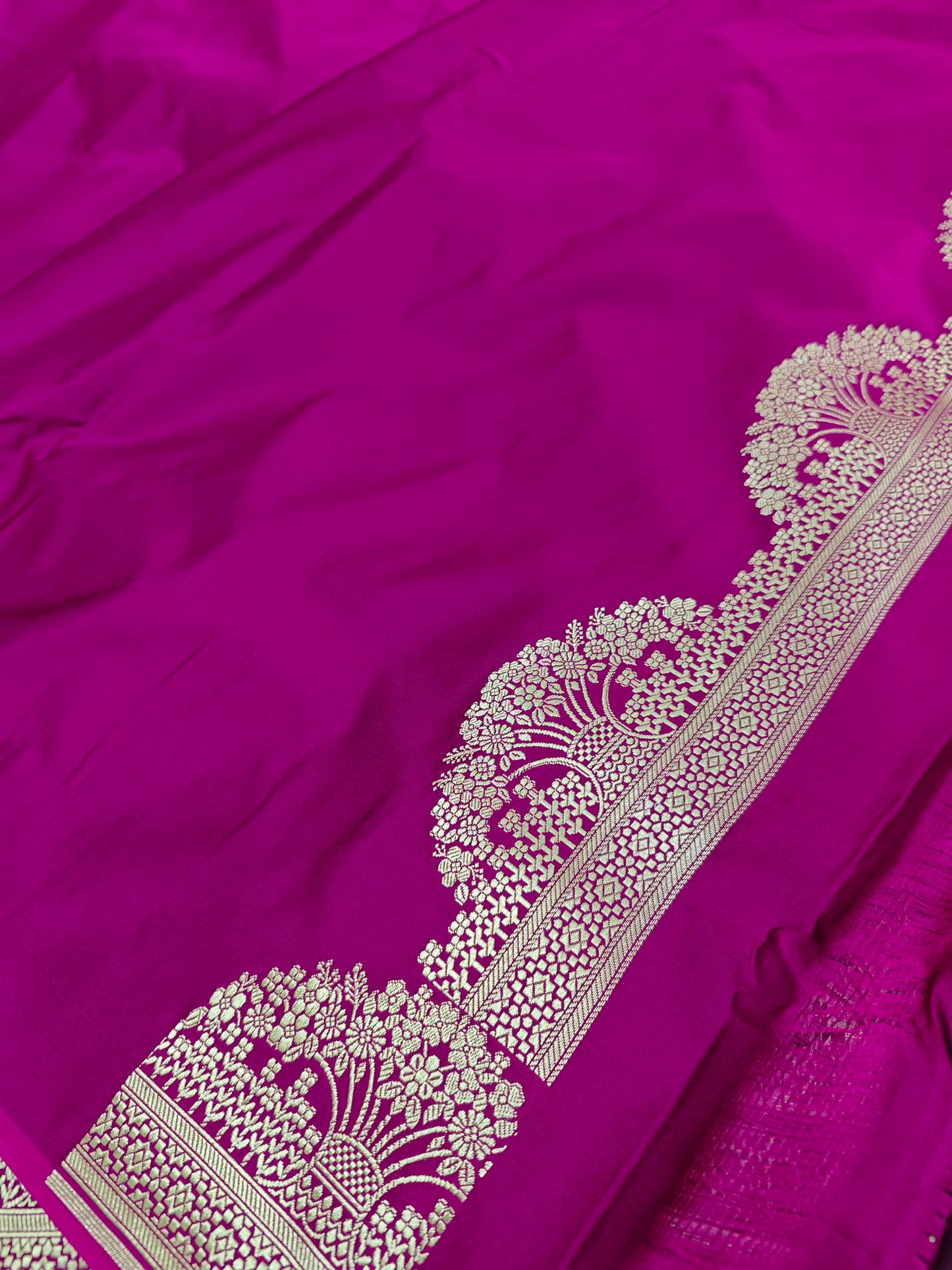 Meganta Banarasi Mashru Katan MS4